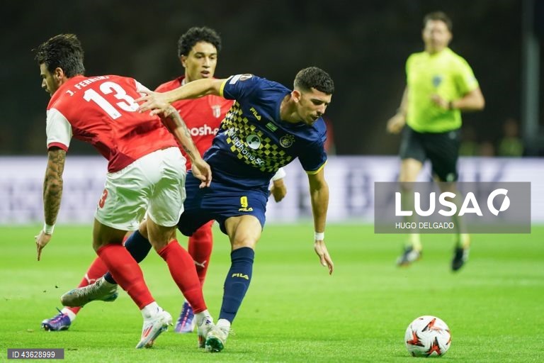 Dois golos de Bruma na reta final permitiram ao Sporting de Braga vencer com reviravolta o Maccabi Telavive por 2-1, em jogo da primeira jornada da Liga Europa de futebol.