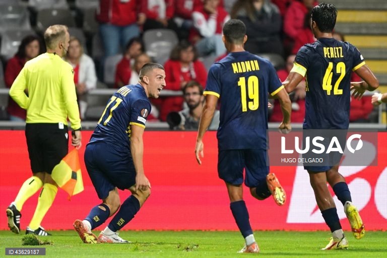 Dois golos de Bruma na reta final permitiram ao Sporting de Braga vencer com reviravolta o Maccabi Telavive por 2-1, em jogo da primeira jornada da Liga Europa de futebol.