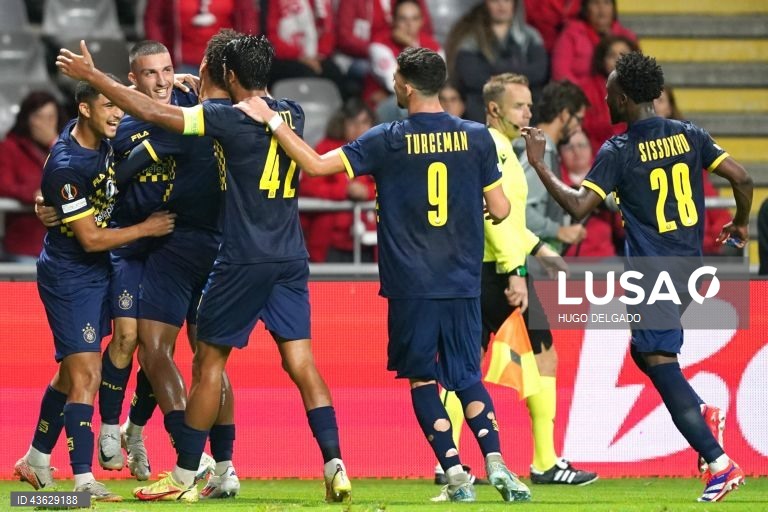 Dois golos de Bruma na reta final permitiram ao Sporting de Braga vencer com reviravolta o Maccabi Telavive por 2-1, em jogo da primeira jornada da Liga Europa de futebol.
