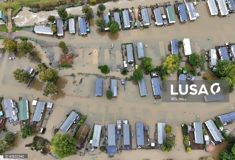 Alertas de inundações na sequência de chuvas fortes em Inglaterra