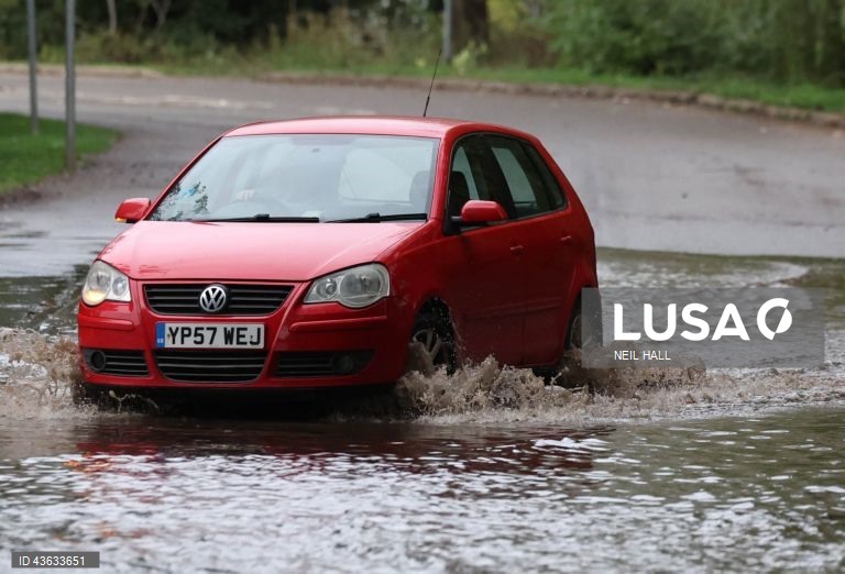 Alertas de inundações na sequência de chuvas fortes em Inglaterra
