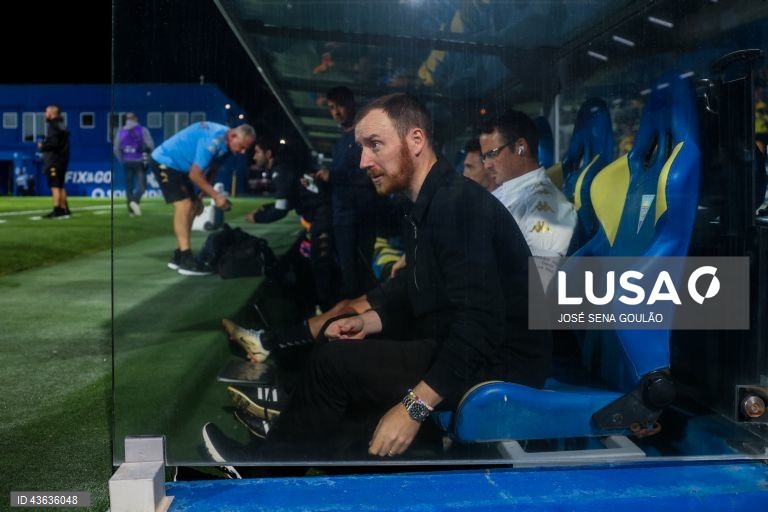 O Sporting venceu hoje por 3-0 na visita ao Estoril Praia, na abertura da sétima jornada da I Liga portuguesa de futebol, e continua a somar triunfos em todos os jogos disputados no campeonato.