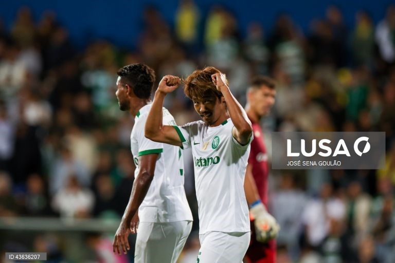 O Sporting venceu hoje por 3-0 na visita ao Estoril Praia, na abertura da sétima jornada da I Liga portuguesa de futebol, e continua a somar triunfos em todos os jogos disputados no campeonato.
