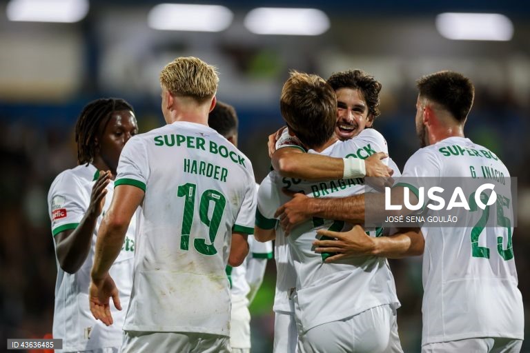 O Sporting venceu hoje por 3-0 na visita ao Estoril Praia, na abertura da sétima jornada da I Liga portuguesa de futebol, e continua a somar triunfos em todos os jogos disputados no campeonato.