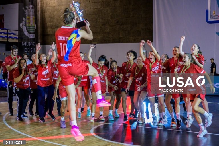 Supertaça feminina de basquetebol: Benfica vence o Gdessa Barreiro e conquista o troféu