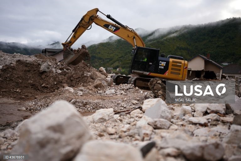 As regiões centro e sul da Bósnia-Herzegovina foram atingidas por uma forte tempestade, que causou inundações generalizadas, fechando estradas, cortando a eletricidade e interrompendo os sinais de telecomunicações. 