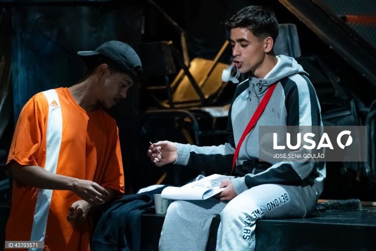 Ensaio de imprensa da peça "Class Enemy", um espetáculo do dramaturgo inglês Nigel Williams, escrito em 1978, é uma chamada de atenção para os movimentos anarquistas e para os desequilíbrios sociais vividos nas escolas, com encenação de Teresa Sobral e interpretação de David Esteves, Guilherme Moura, João Craveiro, Miguel Amorim, Marco Mendonça, Tomás Barroso, Vicente Wallenstein, Hernâni Faustino (músico) e Miguel Sobral Curado (músico) no Teatro de São Luiz, em Lisboa, 09 de outubro de 2024....