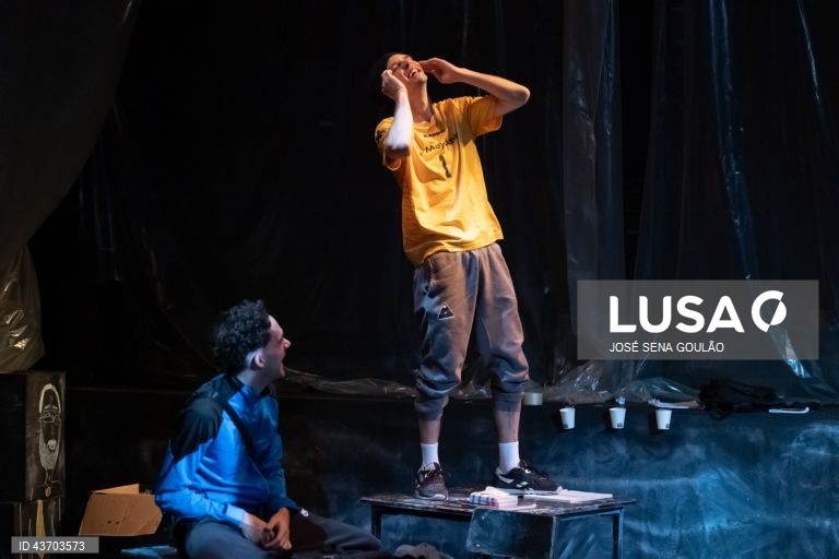 Ensaio de imprensa da peça "Class Enemy", um espetáculo do dramaturgo inglês Nigel Williams, escrito em 1978, é uma chamada de atenção para os movimentos anarquistas e para os desequilíbrios sociais vividos nas escolas, com encenação de Teresa Sobral e interpretação de David Esteves, Guilherme Moura, João Craveiro, Miguel Amorim, Marco Mendonça, Tomás Barroso, Vicente Wallenstein, Hernâni Faustino (músico) e Miguel Sobral Curado (músico) no Teatro de São Luiz, em Lisboa, 09 de outubro de 2024....