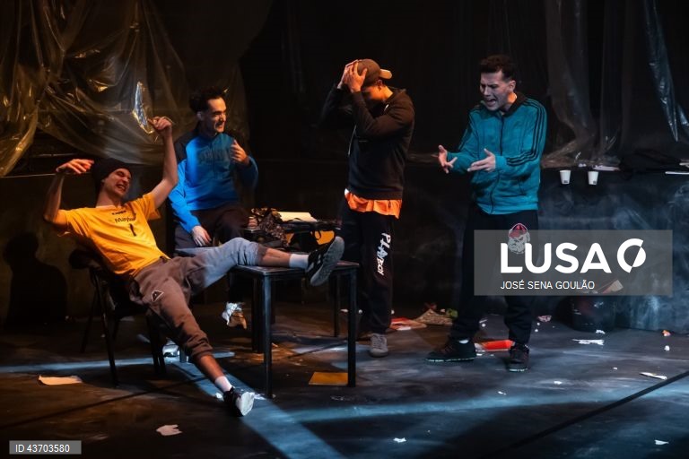 Ensaio de imprensa da peça "Class Enemy", um espetáculo do dramaturgo inglês Nigel Williams, escrito em 1978, é uma chamada de atenção para os movimentos anarquistas e para os desequilíbrios sociais vividos nas escolas, com encenação de Teresa Sobral e interpretação de David Esteves, Guilherme Moura, João Craveiro, Miguel Amorim, Marco Mendonça, Tomás Barroso, Vicente Wallenstein, Hernâni Faustino (músico) e Miguel Sobral Curado (músico) no Teatro de São Luiz, em Lisboa, 09 de outubro de 2024....