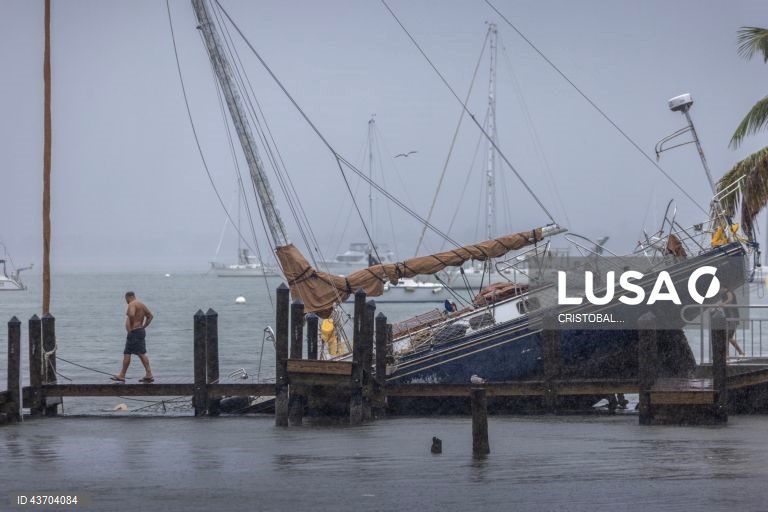 Passagem do furacão Milton pela Flórida