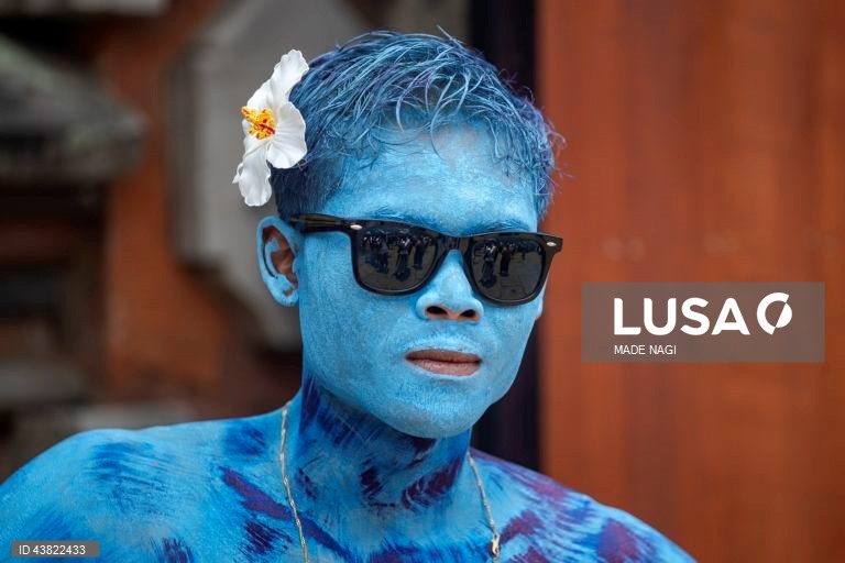 Indonésia: habitantes locais celebram o ritual sagrado Ngerebeg em Bali