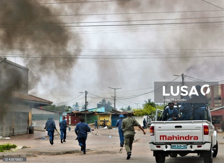 Police try to recover stolen goods after protesters looted a supermarket in central Maputo, during a strike called by the Optimist Party for the Development of Mozambique (Podemos) in Maputo, Mozambique, 07 November 2024. According to the Constitutional Council, the Optimist Party for the Development of Mozambique (Podemos) came in second with 20 percent of the votes in the general election, that was held on 09 October 2024. The election results, announced on 24 October 2024 by the...