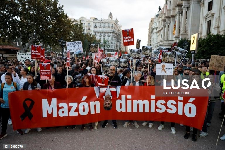 Espanha: Manifestações contra as autoridades depois das inundações de Valência