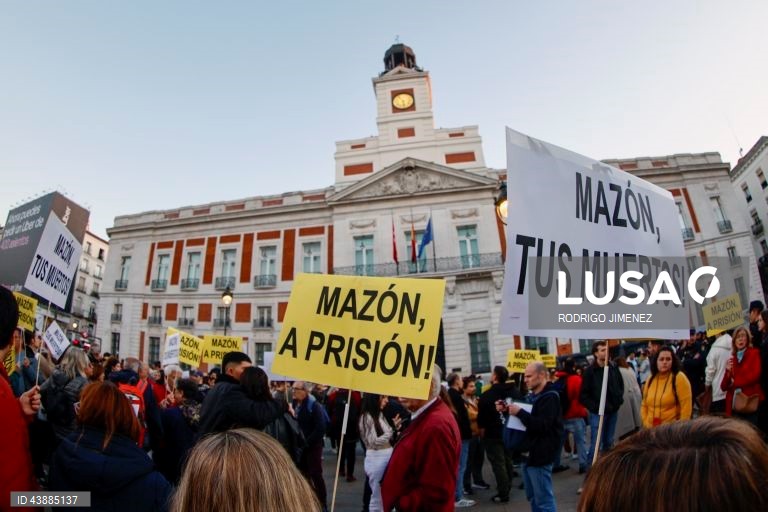 Espanha: Manifestações contra as autoridades depois das inundações de Valência