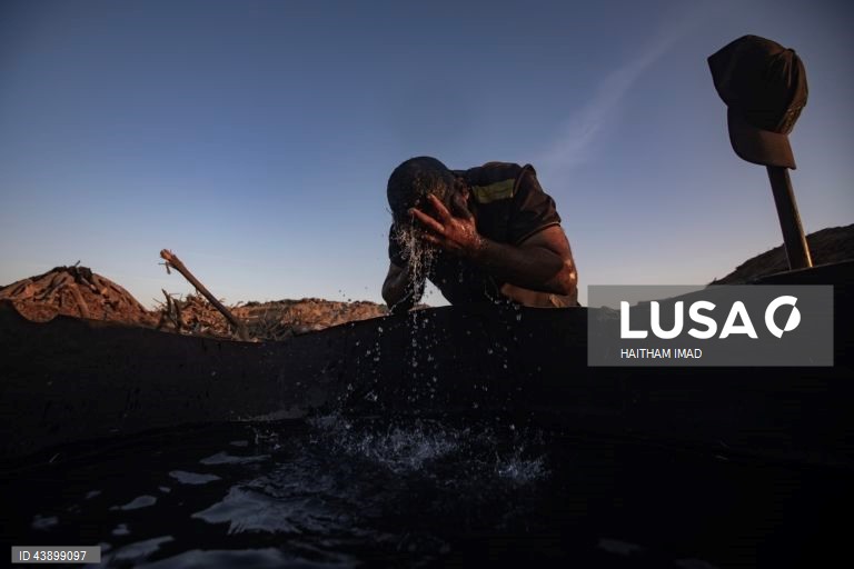 Produção de carvão em Gaza