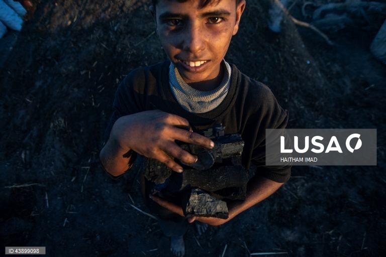 Produção de carvão em Gaza