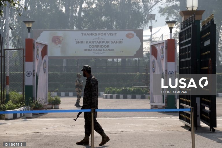 Kartarpur: Sikhs celebram aniversário do nascimento de Guru Nanak 