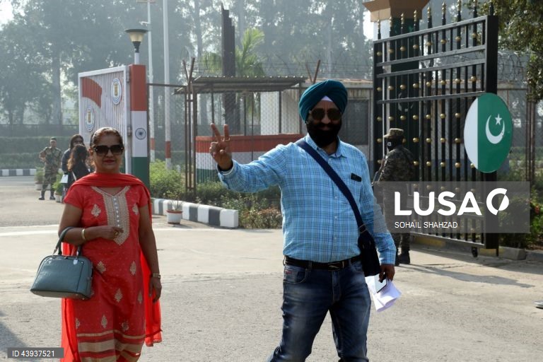 Kartarpur: Sikhs celebram aniversário do nascimento de Guru Nanak 