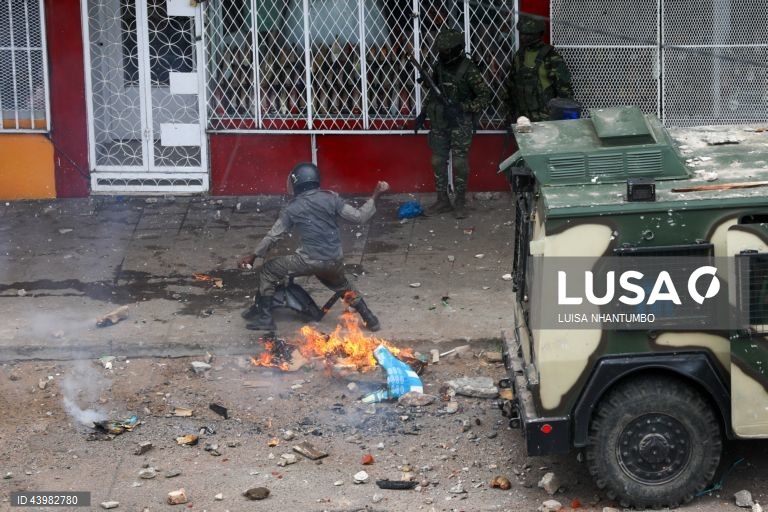 Moçambique/Eleições: Manifestantes bloqueiam avenidas no centro de Maputo 