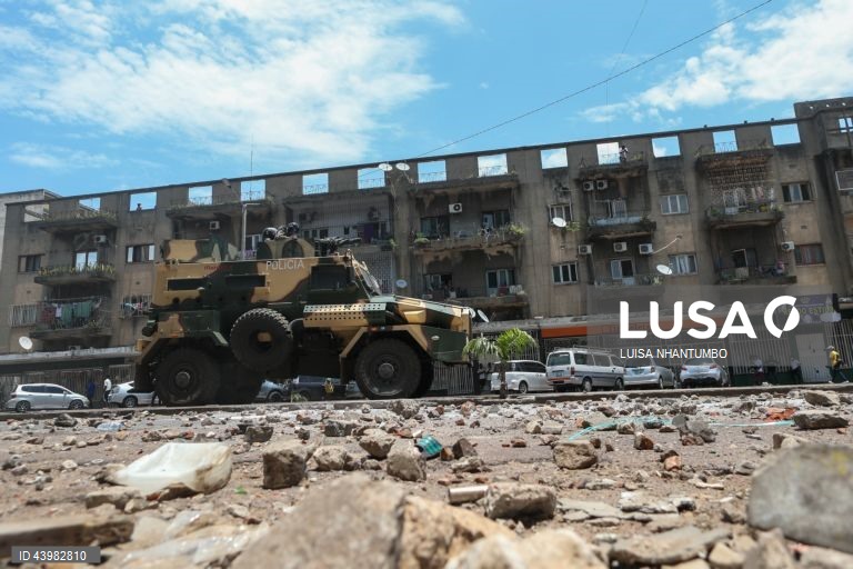 Moçambique/Eleições: Manifestantes bloqueiam avenidas no centro de Maputo 