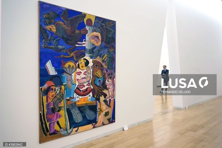 Exposição "Canção Contemporânea", obras da Coleção Mário Teixeira da Silva na coleção Serralves, com curadoria de Marta Moreira de Almeida, diretora-adjunta do Museu de Serralves, reúne 185 obras de 109 artistas portugueses e estrangeiros, na Fundação de Serralves, no Porto, 27 de novembro de 2024. A exposição dedicada à primeira apresentação em Serralves da Coleção de arte contemporânea criada pelo galerista e colecionador Mário Teixeira da Silva (Porto, 1947 — 2023, Lisboa), recentemente...