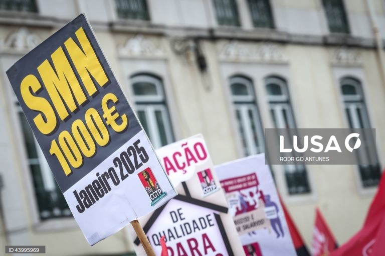 CGTP-IN: Concentração em frente à Assembleia da República