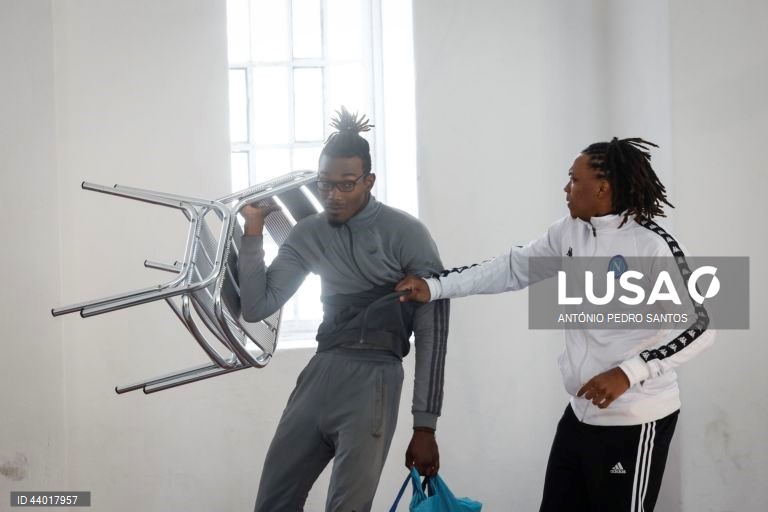 Reclusos atuam durante uma formação teatral do Teatro Experimental de Cascais (TEC), no Estabelecimento Prisional do Linhó, em Sintra, 28 de novembro de 2024. (ACOMPANHA TEXTO DO DIA 21 DE DEZEMBRO DE 2024) ANTÓNIO PEDRO SANTOS/LUSA
