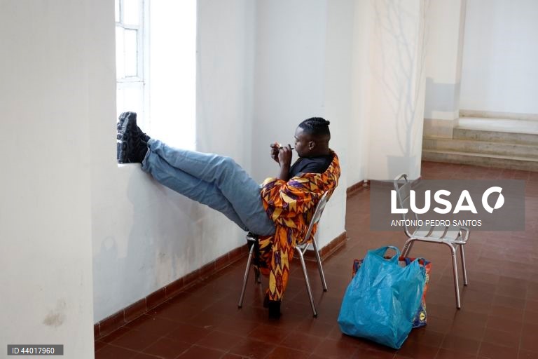 Reclusos atuam durante uma formação teatral do Teatro Experimental de Cascais (TEC), no Estabelecimento Prisional do Linhó, em Sintra, 28 de novembro de 2024. (ACOMPANHA TEXTO DO DIA 21 DE DEZEMBRO DE 2024) ANTÓNIO PEDRO SANTOS/LUSA