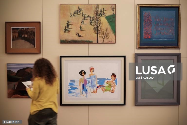 Visita de imprensa à exposição “O Sal da Democracia: Mário Soares e a Cultura”, na casa de Serralves, Porto, 5 de dezembro de 2024. A mostra que integra a programação oficial das Comemorações do Centenário de Mário Soares inclui obras de artistas como Júlio Pomar, Vieira da Silva, Nadir Afonso, Cargaleiro ou Almada Negreiros. Cruzando a coleção de arte, livros e documentos que marcaram o pensamento e a ação de Mário Soares, "O Sal da Democracia – Mário Soares e a Cultura" revela sua...