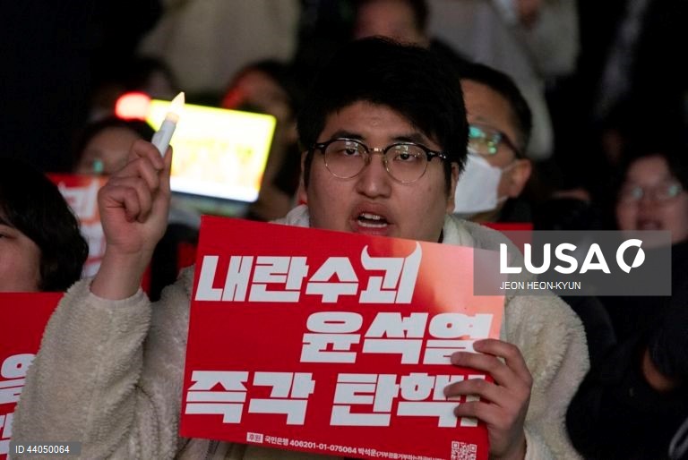 Protesto a favor da destituição do Presidente sul-coreano Yoon