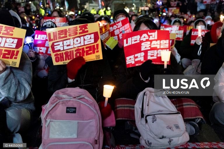 Protesto a favor da destituição do Presidente sul-coreano Yoon