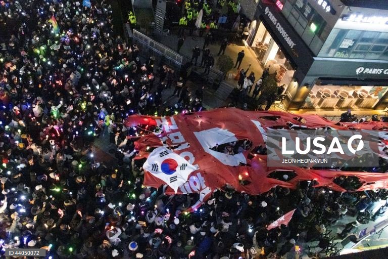 Protesto a favor da destituição do Presidente sul-coreano Yoon