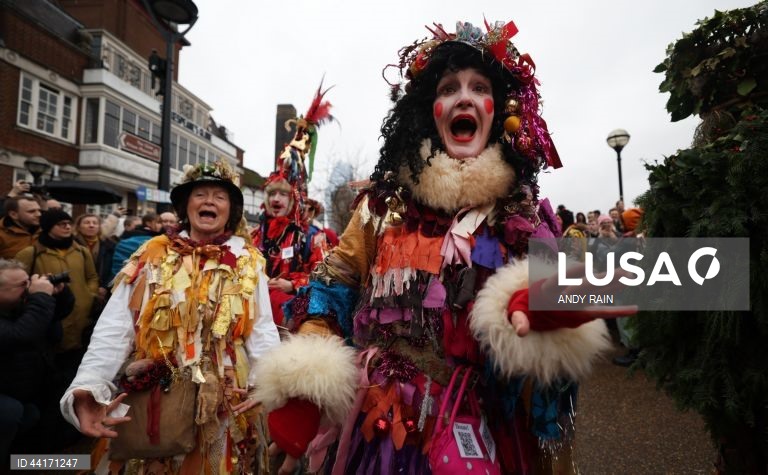 Londres: Celebração da "Décima Segunda Noite", uma festa cristã que se realiza na última noite dos Doze Dias de Natal