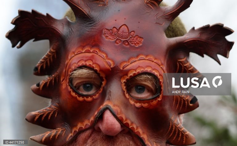 Londres: Celebração da "Décima Segunda Noite", uma festa cristã que se realiza na última noite dos Doze Dias de Natal