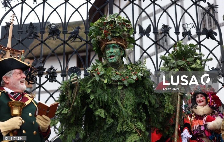 Londres: Celebração da "Décima Segunda Noite", uma festa cristã que se realiza na última noite dos Doze Dias de Natal