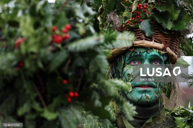 Londres: Celebração da "Décima Segunda Noite", uma festa cristã que se realiza na última noite dos Doze Dias de Natal