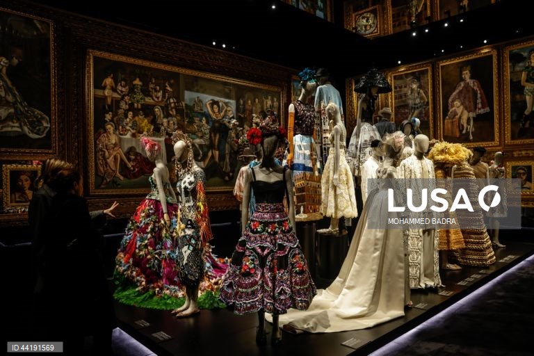 Paris: Inauguração da exposição Dolce & Gabbana no Grand Palais.