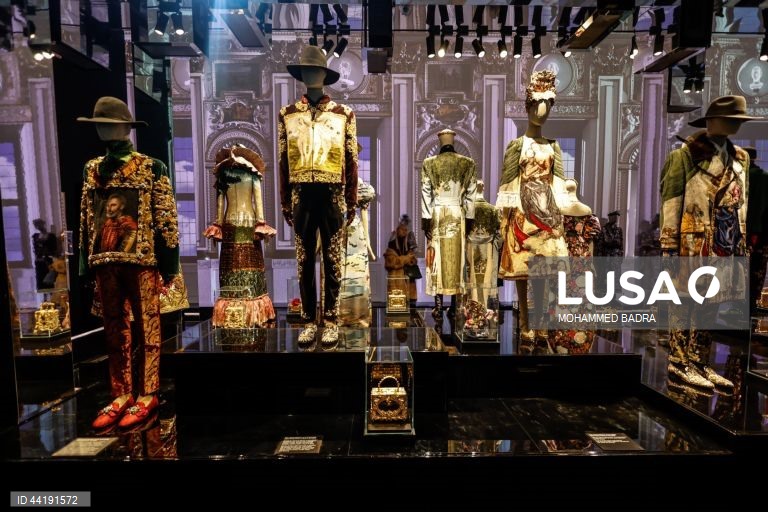 Paris: Inauguração da exposição Dolce & Gabbana no Grand Palais.