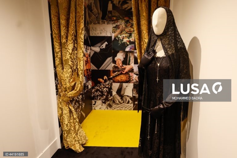 Paris: Inauguração da exposição Dolce & Gabbana no Grand Palais.