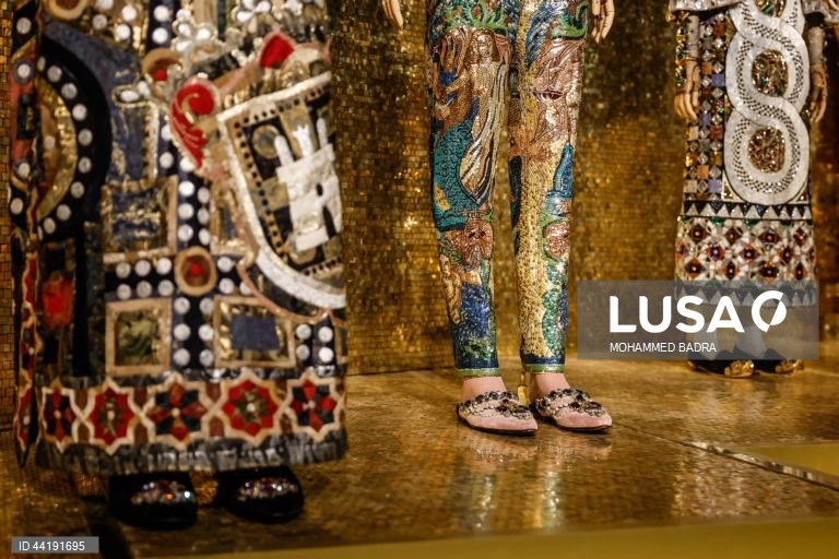 Paris: Inauguração da exposição Dolce & Gabbana no Grand Palais.