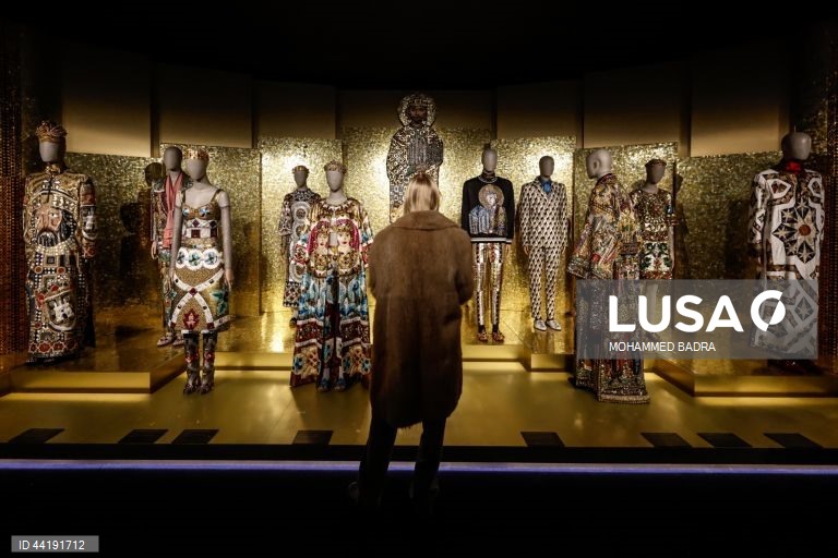 Paris: Inauguração da exposição Dolce & Gabbana no Grand Palais.