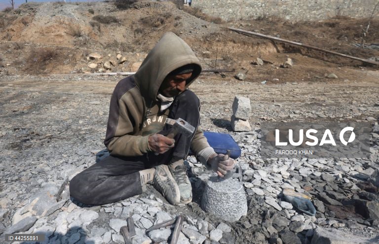 Índia: antiga arte de esculpir pedra de Caxemira 'Sang Taraash'