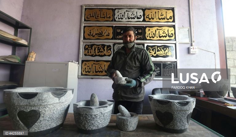 Índia: antiga arte de esculpir pedra de Caxemira 'Sang Taraash'