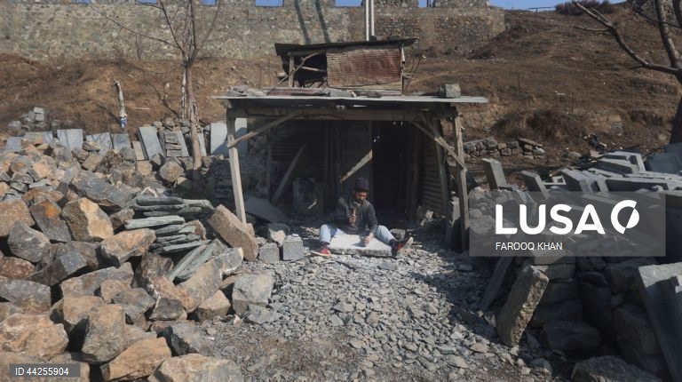 Índia: antiga arte de esculpir pedra de Caxemira 'Sang Taraash'