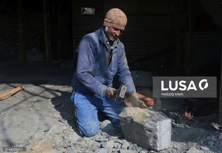 Índia: antiga arte de esculpir pedra de Caxemira 'Sang Taraash'