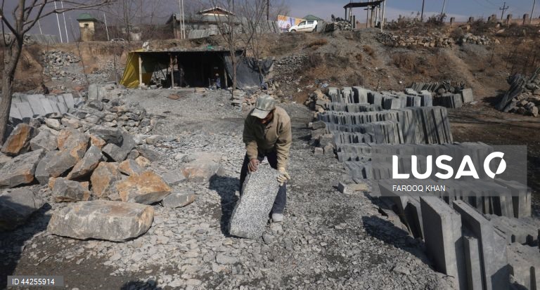 Índia: antiga arte de esculpir pedra de Caxemira 'Sang Taraash'