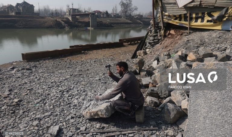 Índia: antiga arte de esculpir pedra de Caxemira 'Sang Taraash'