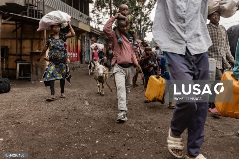 RD Congo: Pessoas fogem dos combates em Mugini