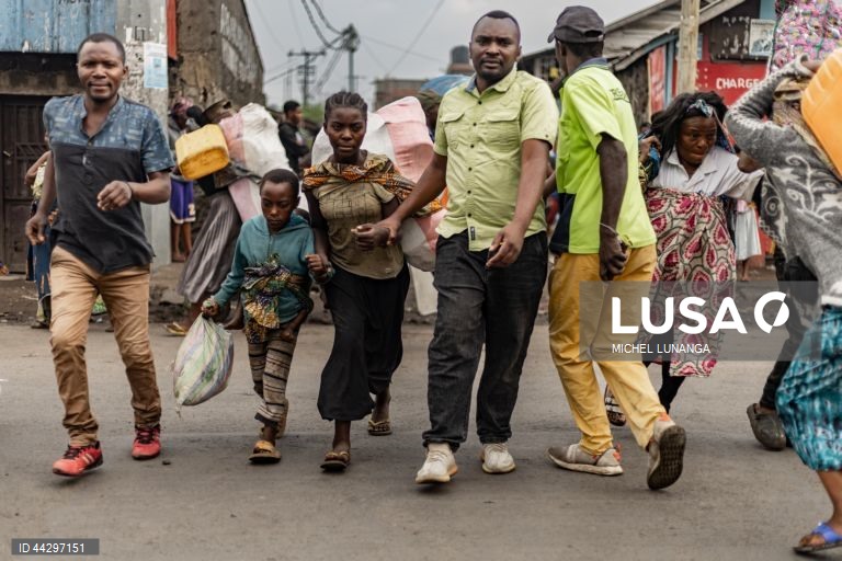 RD Congo: Pessoas fogem dos combates em Mugini