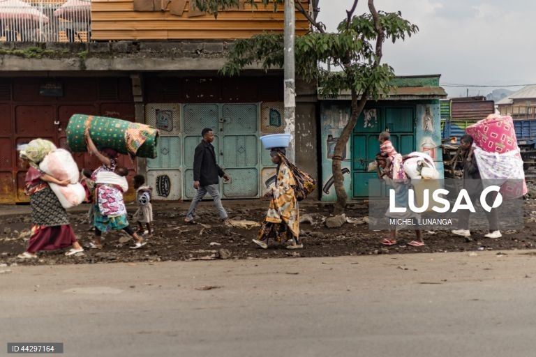 RD Congo: Pessoas fogem dos combates em Mugini